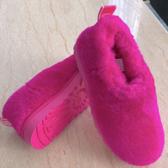 NWT UGG Women's Classic Cozy Bootie. - Picture 5 of 14